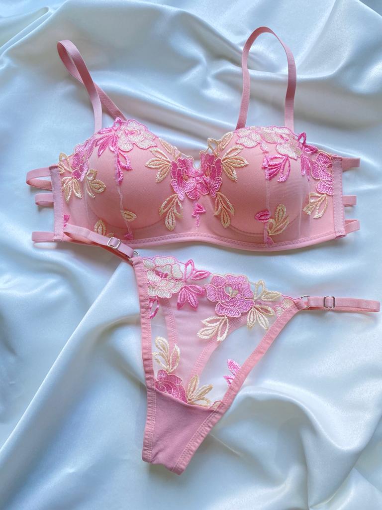 Flora™ | Ensemble Lingerie à Broderie Florale avec String