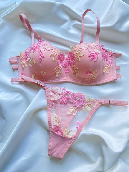 Flora™ | Ensemble Lingerie à Broderie Florale avec String