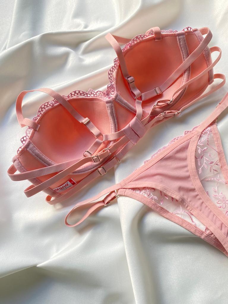 Flora™ | Ensemble Lingerie à Broderie Florale avec String
