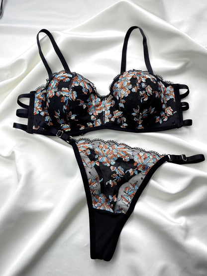 Flora™ | Ensemble Lingerie à Broderie Florale avec String